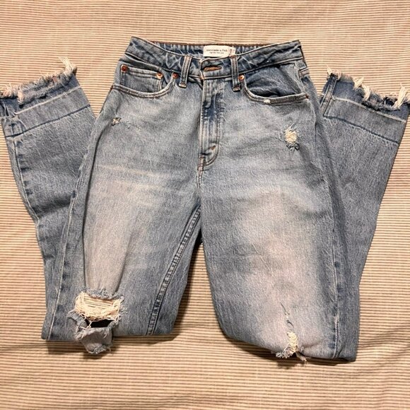 Abercrombie High Rise Mom Jeans | Curve Love | Size 25 | Distressed Raw Hem - Picture 1 of 5